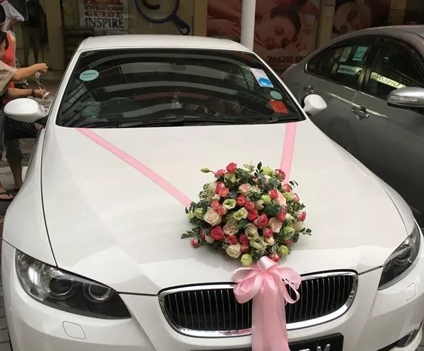 Chuẩn bị xe hoa và xe đưa đón