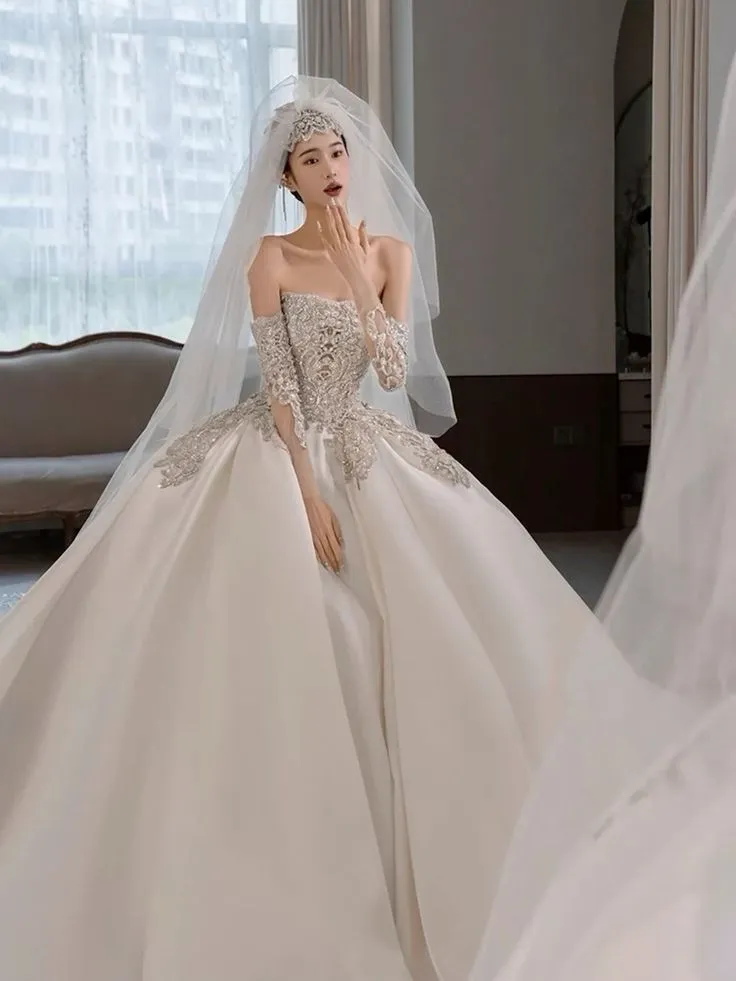 Những lưu ý không thể bỏ qua khi thử váy cưới